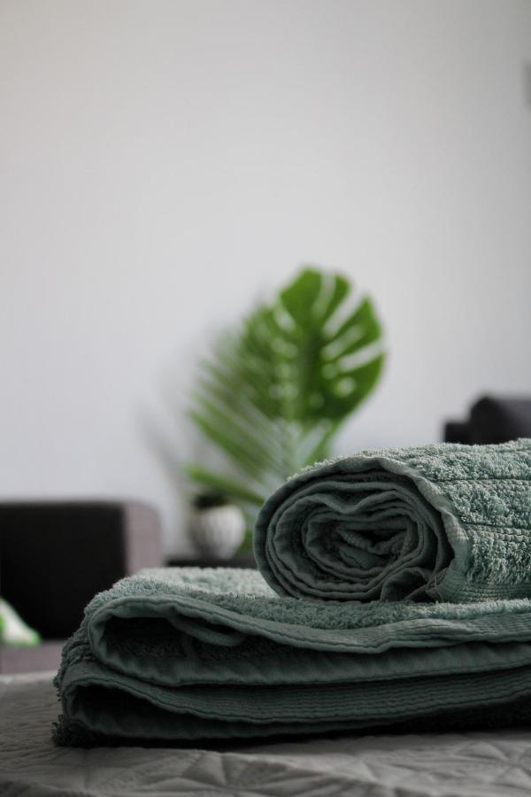 Cozy Poolside Apartman *